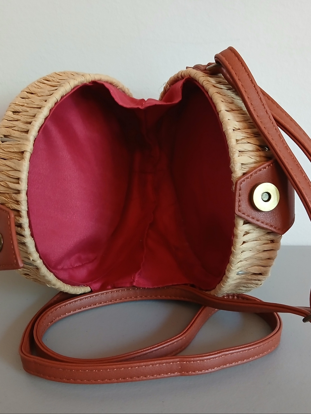 Women's Round Woven with Brown Trim Crossbody Handbag Bag Purse - Picture 2 of 2